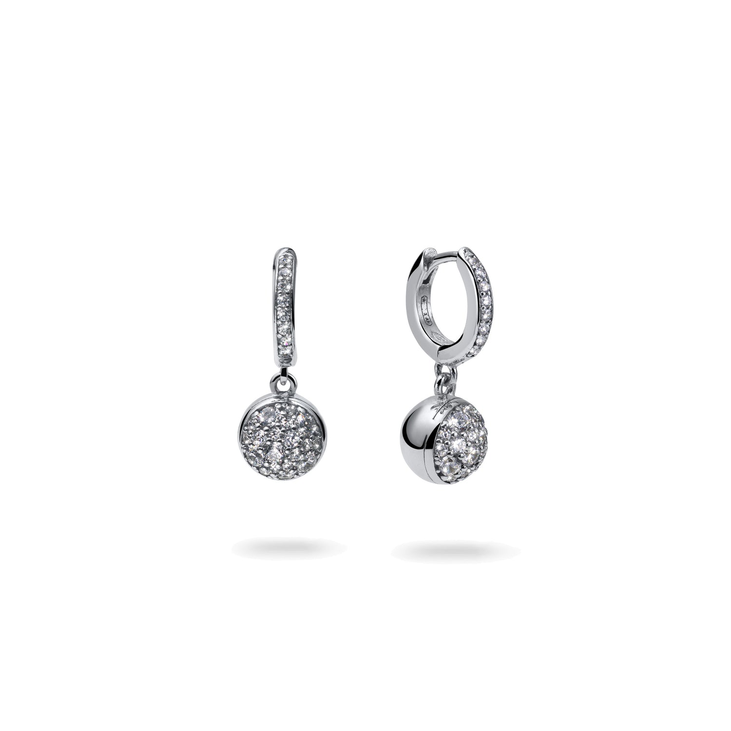 Orecchini a Cerchietto in Argento Rodiato con Sfere Pendenti e Pavé Unoaerre