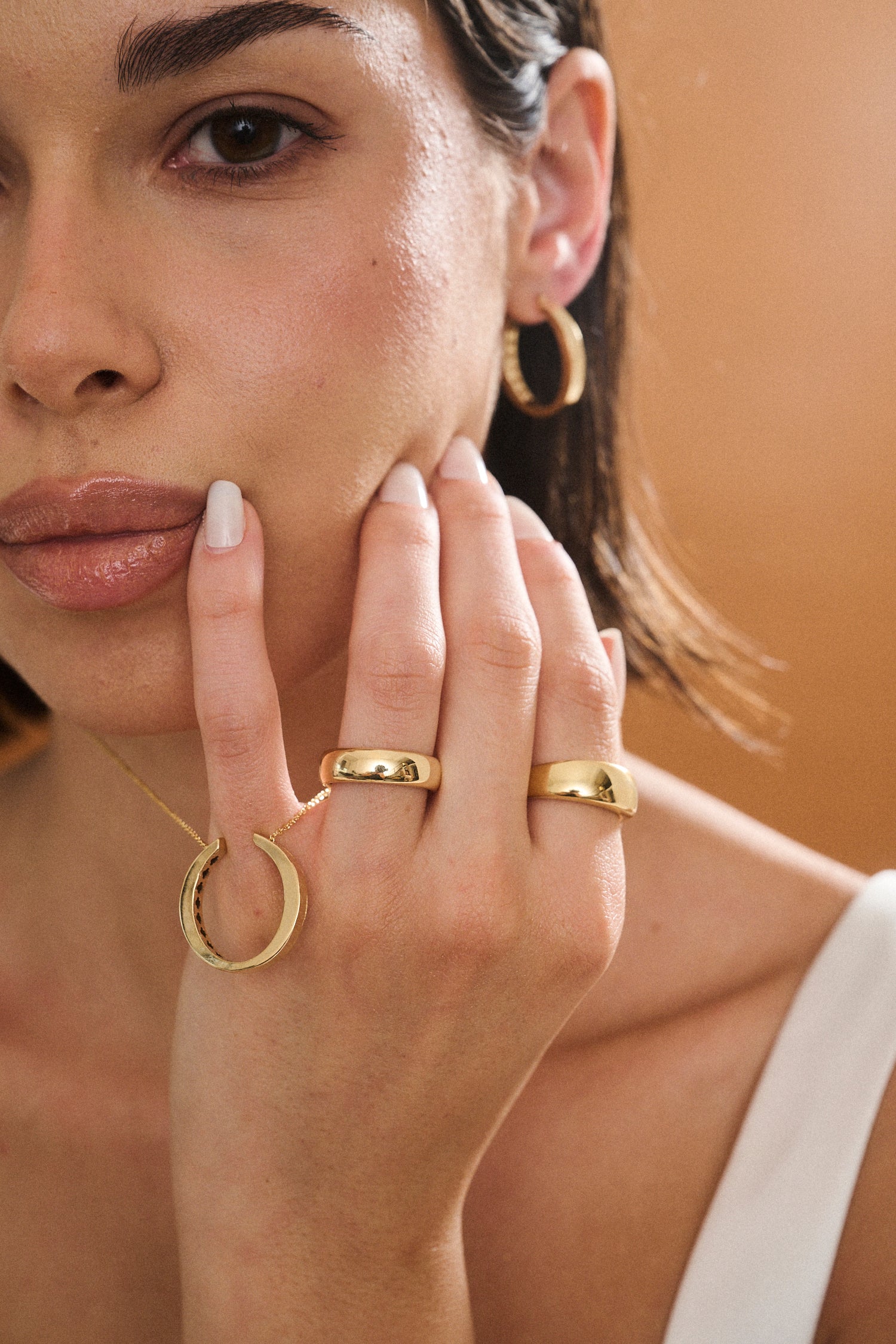 Anello Fascia Bombata in Oro Giallo 9 Carati – Interno Traforato