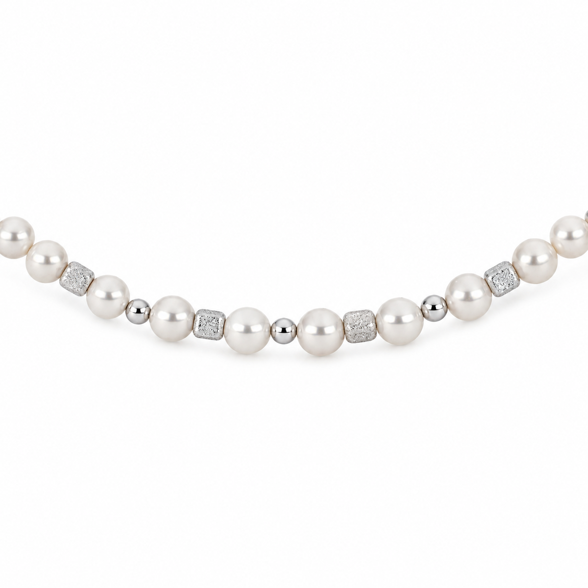 Collana di Perle con Dettagli Cubici