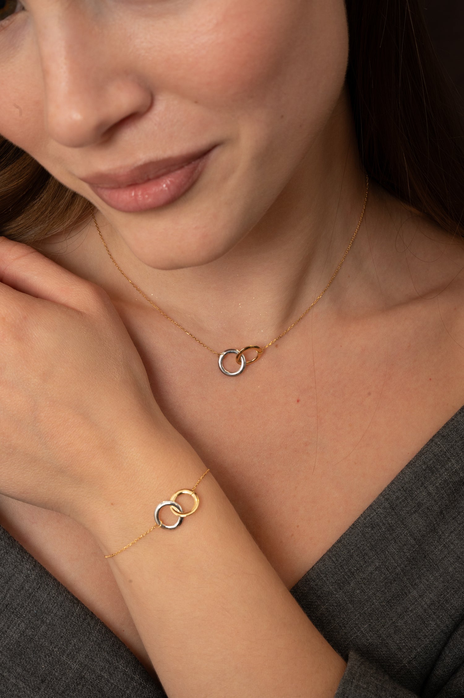 Bracciale Cerchi Agganciati in Oro Bicolore 9 Carati Unoaerre